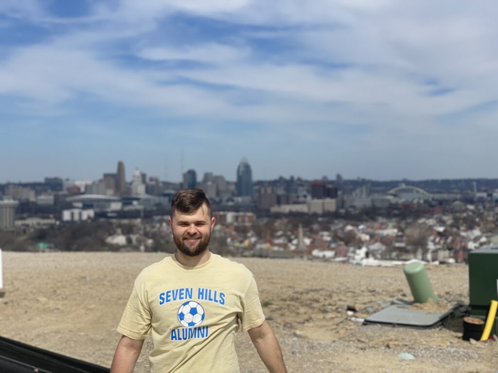 Taylor celebrated Thanksgiving in Cincinnati, overlooking the city.